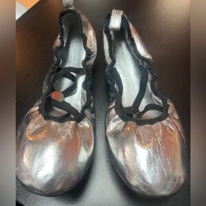 Silver soft scrunch Metallic Ballet Flats size 7 new no tags!